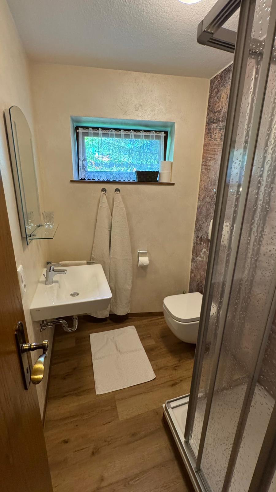 Badezimmer Apartment 1